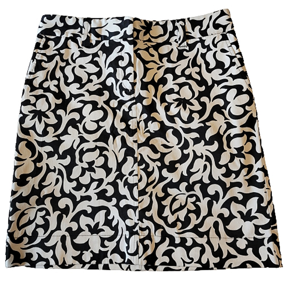 Ann Taylor Women's black and white design knee-length skirt size 4